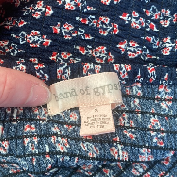 NEVER WORN Band of Gypsies floral crop-top with built in pads - Picture 3 of 5